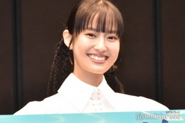 恒松祐里、膝上ミニで美脚スラリ「スタイル抜群」「妖精みたい」と反響 画像
