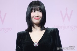 TWICEモモ、美デコルテ＆美腹筋際立つチューブトップ姿披露に「目が釘付け」「輝いてる」の声 画像