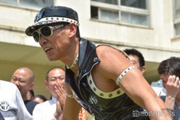 レイザーラモンHG、子ども顔出しの家族ショットに「美男美女揃い」「そっくり」の声 妻・住谷杏奈が公開 画像