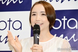 柳楽優弥の妻・豊田エリー、15歳長女の写真公開「すっかりレディに」「立ち姿が似てる」の声 画像