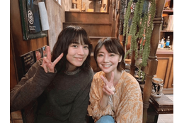 のん、ドラマ共演の倉科カナと笑顔でパシャリ！美麗2SHOTに反響「オーラ出すぎ二人とも」