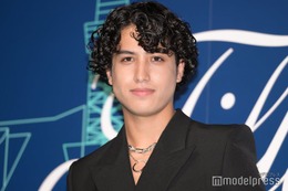 kemio、自身の写真展訪れた祖母顔出し公開「チャーミング」「来てくれてよかったね」の声 画像