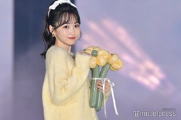 乃木坂46一ノ瀬美空、投げキッス＆笑顔に熱視線 ポニーテール×ブーケでオーラ際立つ【ガルアワ2025AW】 画像