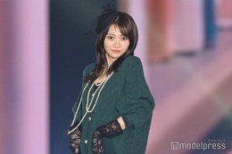CUTIE STREET板倉可奈、色気たっぷり胸キュンコーデ「美脚すぎ」「スタイル抜群」の声【ガルアワ2025AW】 画像