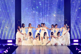 乃木坂46、煌びやか衣装で豪華3曲ライブ ランウェイとギャップ魅せる【ガルアワ2025AW】 画像