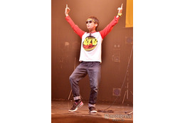 元美容師のバイク川崎バイク、“ロン毛芸人”をばっさりヘアカット「すごい」「印象変わる」と反響 画像