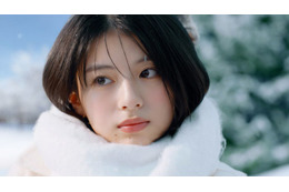 出口夏希「メルティーキッス」新イメージキャラクター就任「本当に光栄」全身ホワイトコーデで透明感溢れる