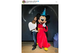 真野恵里菜、1歳3ヶ月の子供との“2人ディズニー”SHOTに反響「素敵な親子タイム」「全てが尊すぎ」