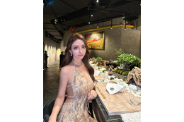 整形公表双子モデルの妹・吉川ちか、新居での出張回転寿司公開「次元が違う」と反響 画像