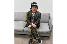 脳腫瘍公表のLUNA SEA真矢、ファンの応援メッセージを読む最新ショットに反響「立ってる姿に涙」「前進してる」 画像