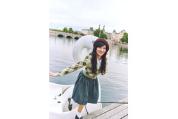 日向坂46河田陽菜、ベレー帽＆アーガイルカーディガンでプレッピーコーデ披露 2nd写真集先行カット12弾公開【テイクオフ】 画像