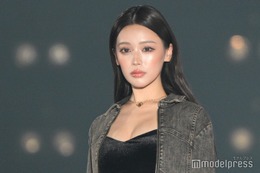 せいせい、胸元＆美脚を大胆開放 真紅ボディスーツ姿に反響「セクシーすぎる」「スタイルレベチ」 画像