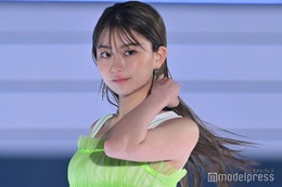 水戸由菜(みとゆな)、美ウエスト際立つへそ出しコーデ公開「オーラ全開」「大人っぽい」と反響