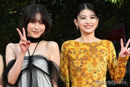 南沙良＆出口夏希、華やかドレス姿でレッドカーペット 美スタイル際立つ【第38回東京国際映画祭】 画像