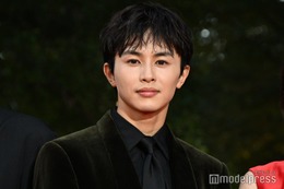 超特急・草川拓弥、レッドカーペット登場 スーツ着こなす【第38回東京国際映画祭】 画像