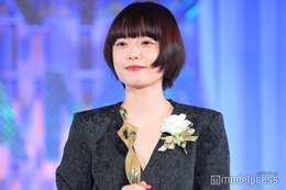 杉咲花、美デコルテ際立つ胸元ざっくりコーデで登場「海に眠るダイヤモンド」“大切なシーン”撮影前日振り返る【東京ドラマアウォード2025】