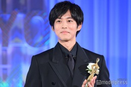 松坂桃李「御上先生」は「熱い思いに共感したスタッフ、キャストが集まったもの」主演男優賞受賞に喜び【東京ドラマアウォード2025】 画像