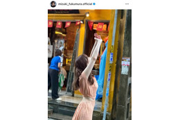 譜久村聖、ほっそりウエストちらり!ベトナムでのオフSHOTに反響「可愛すぎる」「お肌も白くて細くて綺麗」