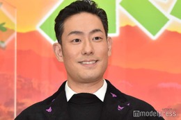 中村勘九郎&前田愛、夫婦で舞台鑑賞へ 密着ショットを渡辺えりが公開「お父さんとそっくり」