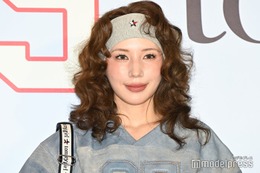 仲里依紗「ご本人に貰ってる」Netflixシリーズ「グラスハート」TENBLANKの貴重ステッカー披露「レア」「羨ましい」の声 画像