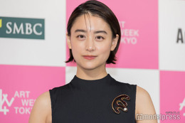 山本美月、子ども抱きかかえた親子写真公開「センスが神」「素敵な3ショット」の声 画像