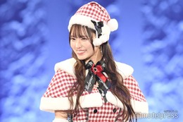 “AI疑惑”で話題・藤咲凪、サンタ風コーデでランウェイ闊歩「最強ビジュアル」「スタイルレベチ」と反響【サツコレ2025A/W】 画像