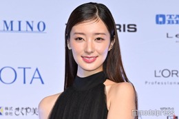 宮本茉由、美デコルテ輝く大胆オフショル姿公開「圧巻のスタイル」「セクシーでかっこいい」の声