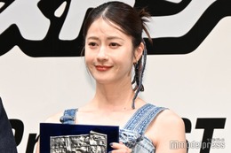 松本若菜「ベストジーニスト」授賞式に変形ドレスまとい登場 Snow Man目黒蓮からの絶賛に「ありがとねめめくん」【ベストジーニスト2025】 画像