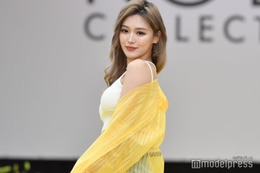 せいせい、マイクロミニ×網タイツで圧巻スタイル披露「完璧な脚線美」「クールでセクシー」絶賛の声