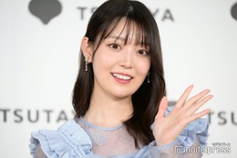 元乃木坂46阪口珠美、美デコルテ際立つドレス姿披露「女神降臨」「ドキッとした」の声 画像