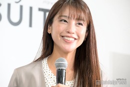 岡副麻希、1歳娘と夫のレース生観戦 家族3ショットに「娘さん大きくなってる」「パパ似かな？」と反響