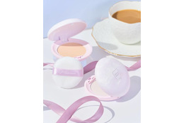 素肌記念日、24時間使える「スキンケアパウダー」から限定のラベンダーミルクティーの香りが登場