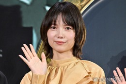 宮崎あおい、素肌輝くノースリワンピ姿にファン歓喜「癒された」「爽やかで素敵」