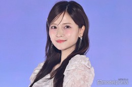 乃木坂46金川紗耶、美肩見せスウェット×お団子ヘアの休日写真に「彼女感すごい」「ドキっとした」の声