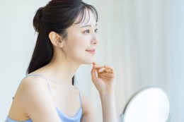 「オバ見え乾燥肌」が変わる！専門家に聞いた”はちみつ美容”の実力は、どれくらい？