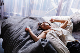 赤西仁＆中村ゆりが濃厚キス「匿名の恋人たち」セクシーすぎて全カットされたベッドシーン公開「とんでもない色気」「メロすぎる」 画像