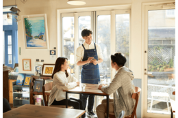 アメリカで…カフェでコーヒーを飲んでいると→「え、初対面で？」距離の近さに「びっくり」「心温まる」 画像