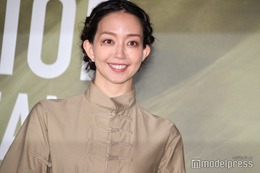 松島花「2年ぶり」親子ディズニーで母との2ショット公開「姉妹みたい」「美人オーラすごい」の声