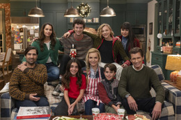 クリスマスに“ママを置き去り”!? ミシェル・ファイファー主演『なんて楽しいクリスマス！』Prime Videoで配信