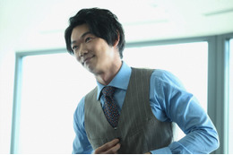 笠松将、「フェイクマミー」で“海老カツより食えない”モラハラ男を好演 『グッドニュース』「模範タクシー」ほか海外作品でも多彩な活躍