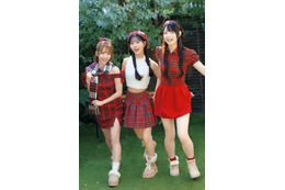 AKB48平田侑希&八木愛月&大賀彩姫、おなじみ“赤チェック”衣装でにっこり！グループ20周年のメモリアルSHOT