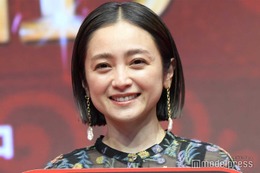 安達祐実、金髪×黒インナーで雰囲気一変 大胆新ヘアに「別人級」「お仕事かな？」と驚きの声 画像