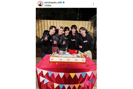 M!LK結成11周年！佐野勇斗、メンバーとの笑顔SHOTに「エモエモの写真」「これからも仲良しな5人でいてね」