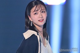 岡崎紗絵、ノースリーブ衣装姿に絶賛の声「お顔小さい」「スタイルレベチ」