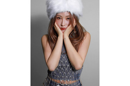 てんちむ、美脚透ける黒ストッキング×ミニドレスで誕生日報告「色っぽい」「大人コーデ素敵」と反響