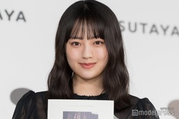 来期朝ドラ「風、薫る」主演の上坂樹里、素肌輝くウェディングドレス姿公開「透明感溢れてる」「芸術作品のよう」と絶賛相次ぐ 画像