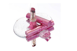 レブロン、うるおってツヤめく“水膜ツヤリップ”に甘やかしミルキーブラウンが新登場！