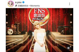 浜崎あゆみ、純白ドレスに身を包んだ『FNS歌謡祭』SHOTに絶賛の声「ビジュ優勝」「美しすぎる」