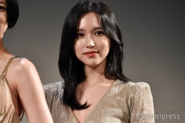 TWICEミナ、ベアトップミニドレスで色白素肌開放「ドキッとした」「着こなしが完璧」と絶賛の声 画像