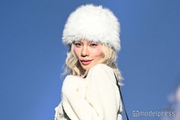 とうあ、チェックミニスカからスラリ美脚 甘めガーリーコーデが可愛い【TGC広島2025】 画像